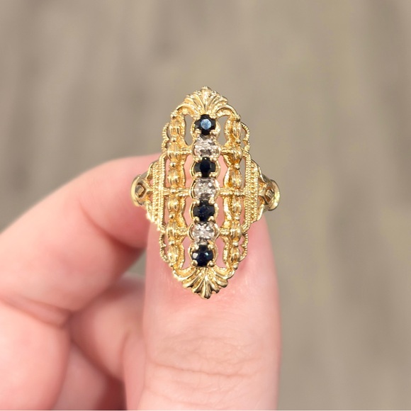 Art Deco Sapphire Shield Ring: 14K Yellow Gold, Diamond Accents, Size 8 - Picture 3 of 12